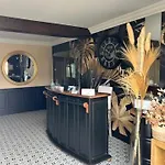 Szálloda Logis Domaine Du Prieure