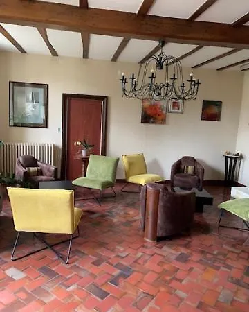 호텔 Logis Domaine Du Prieure 3*