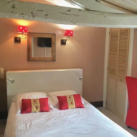 Logis Domaine Du Prieure Hotel 3*