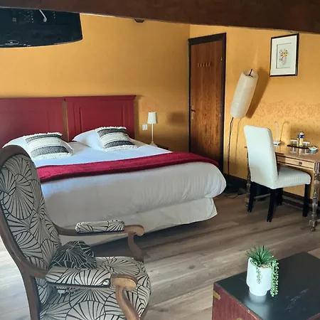 Logis Domaine Du Prieure Hotel