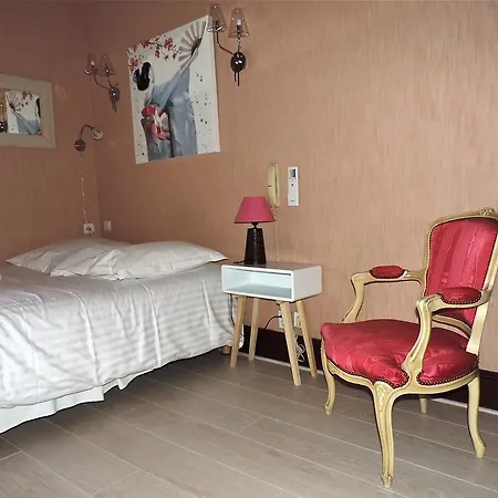 Logis Domaine Du Prieuré Hotel