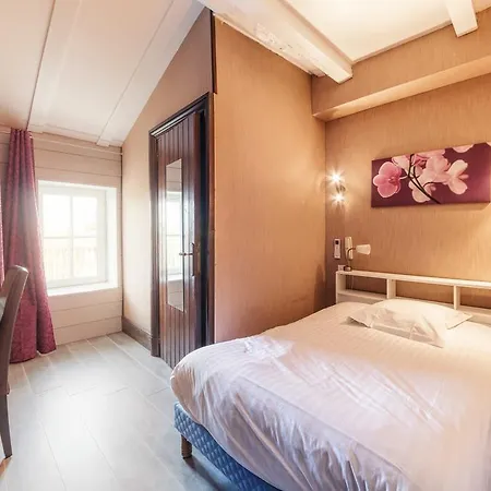 호텔 Logis Domaine Du Prieure 3*