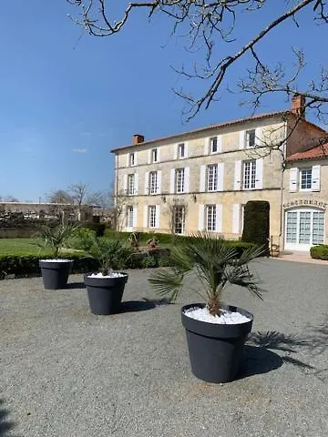 Logis Domaine Du Prieuré Hotel