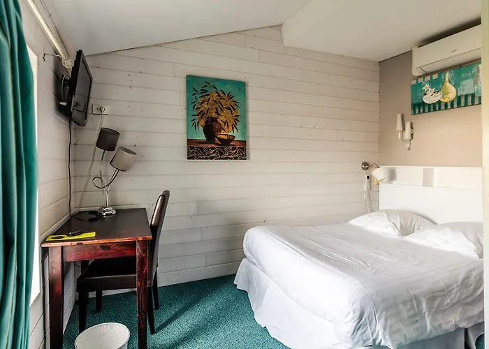 Logis Domaine Du Prieuré Hotel