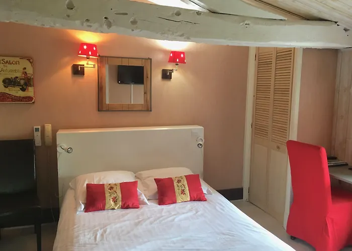 Logis Domaine Du Prieuré Hotel 3*