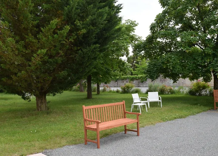 Logis Domaine Du Prieuré Hotel 3*