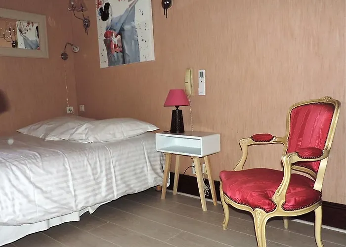 Logis Domaine Du Prieuré Hotel