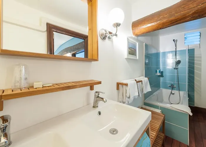 Logis Domaine Du Prieuré Hotel