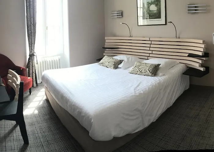 Logis Domaine Du Prieuré Hotel 3*